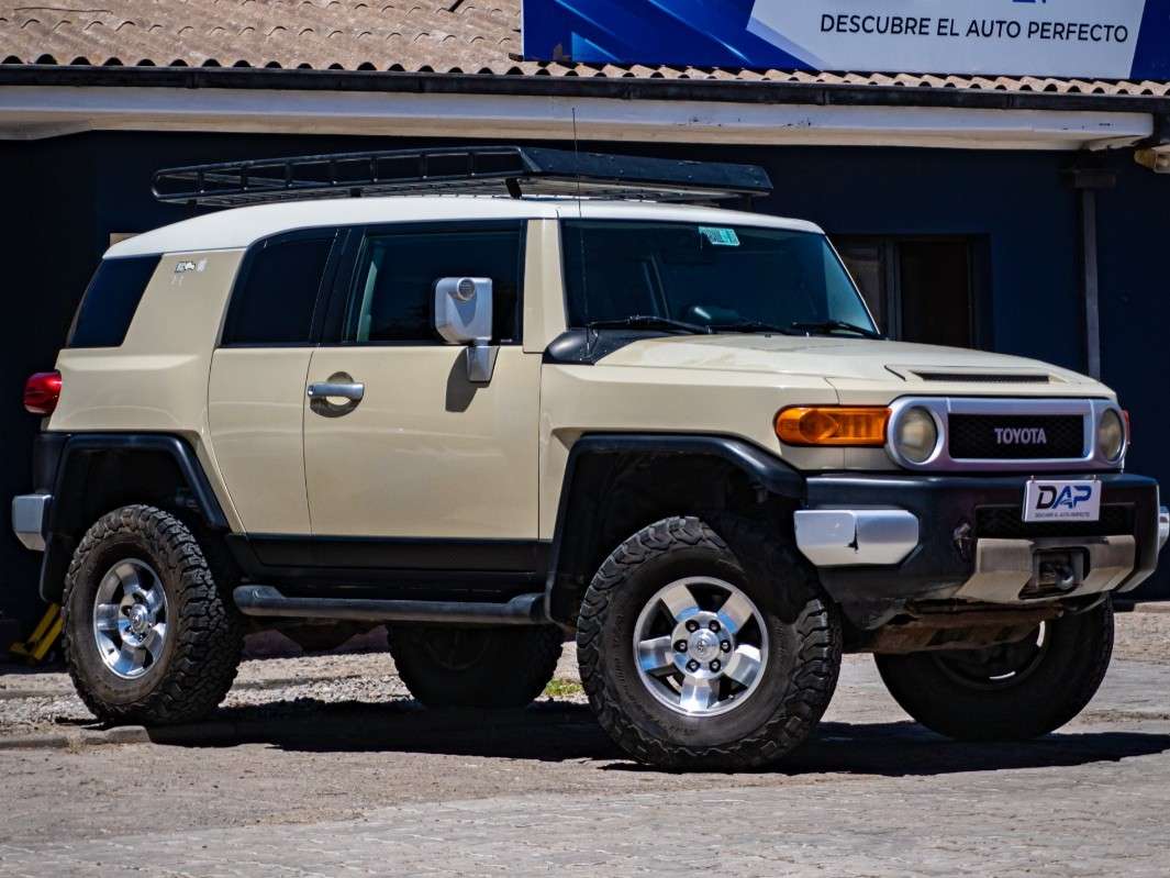 Toyota FJ Cruiser 2010 (1/14)