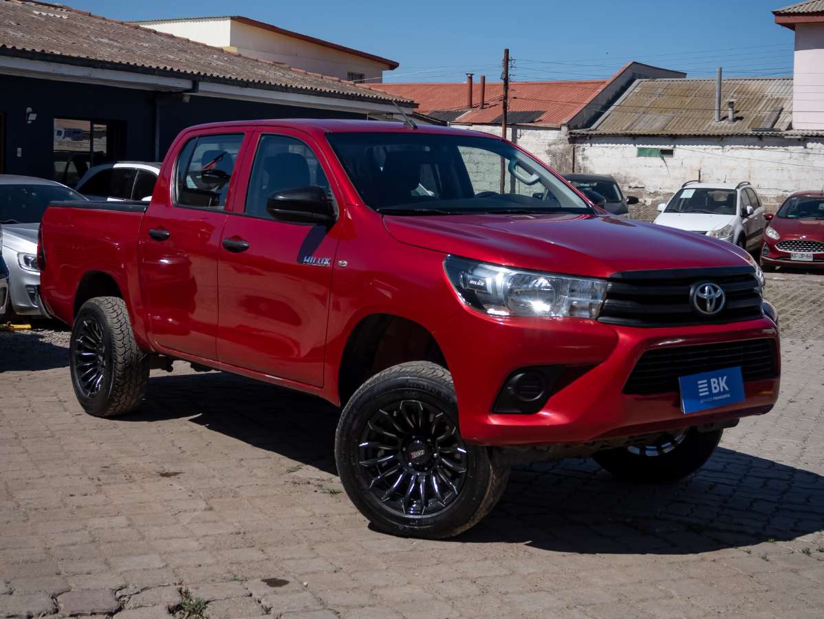 Toyota HILUX 2022 (1/13)