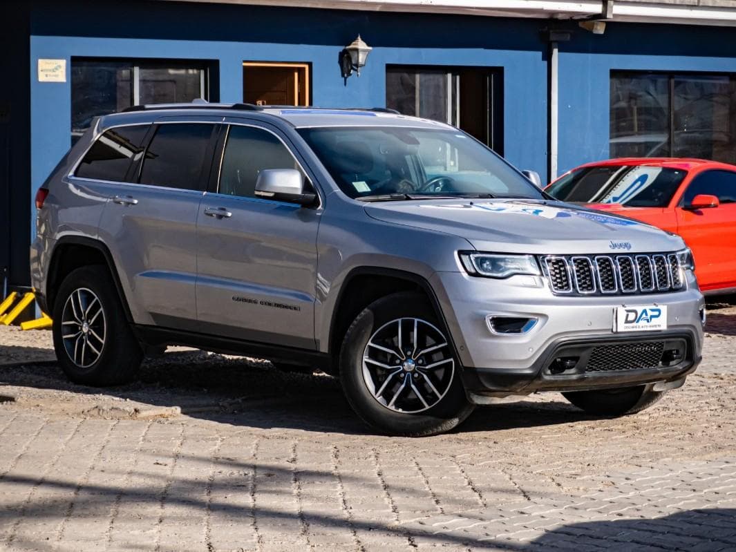 Jeep GRAND CHEROKEE LAREDO 2019 (1/7)
